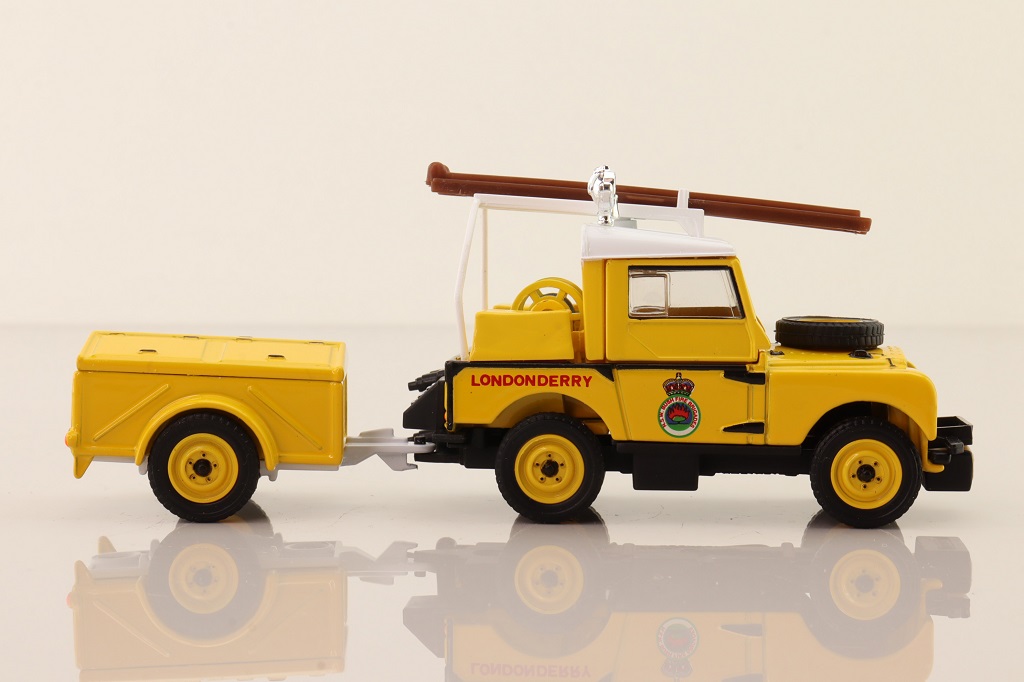 Matchbox Collectibles YFE02/B; 1952 Land-Rover Fire Truck 